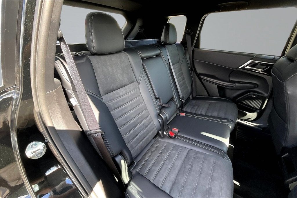 2026 Mitsubishi Outlander LE