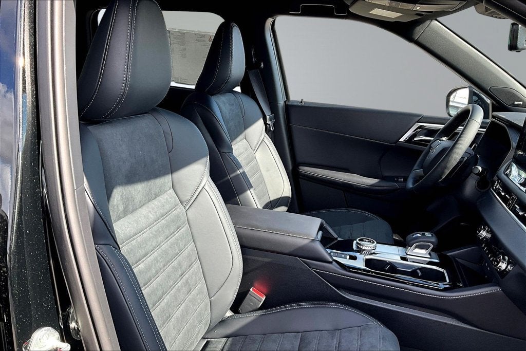 2026 Mitsubishi Outlander LE