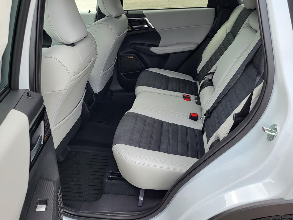 2026 Mitsubishi Outlander SE