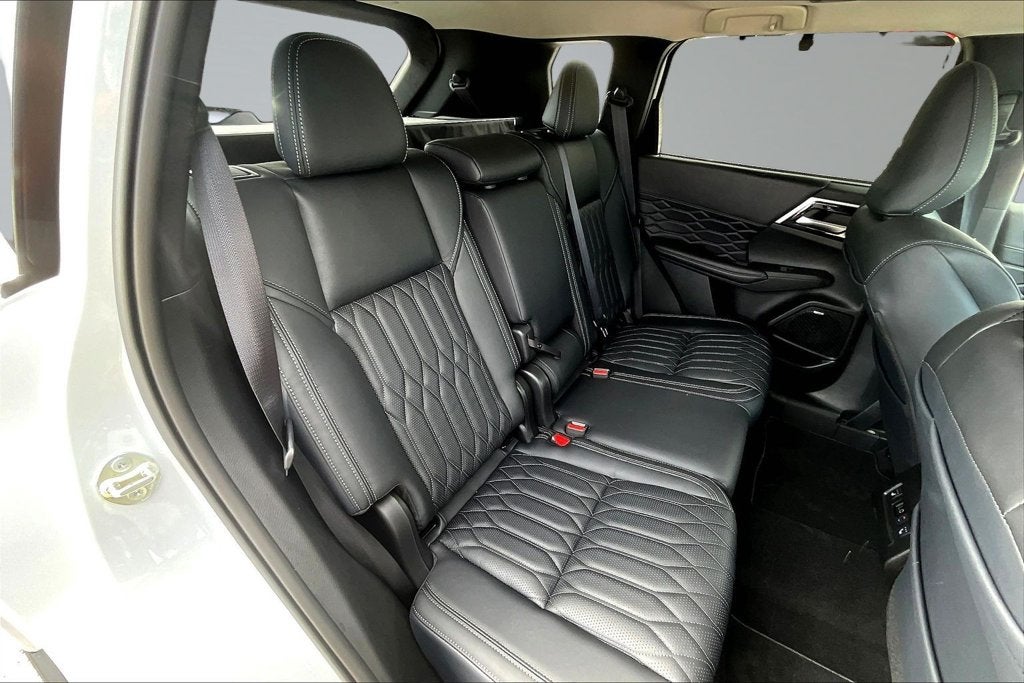 2026 Mitsubishi Outlander SEL