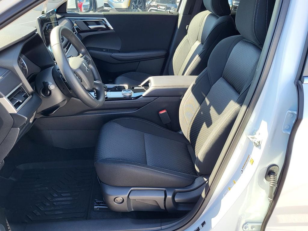 2026 Mitsubishi Outlander ES