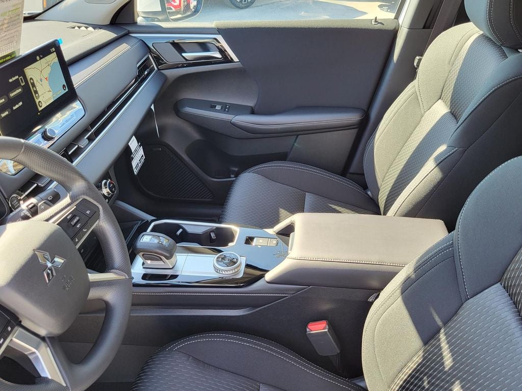 2026 Mitsubishi Outlander ES