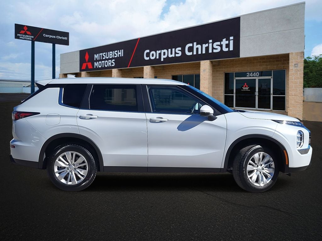 2026 Mitsubishi Outlander ES