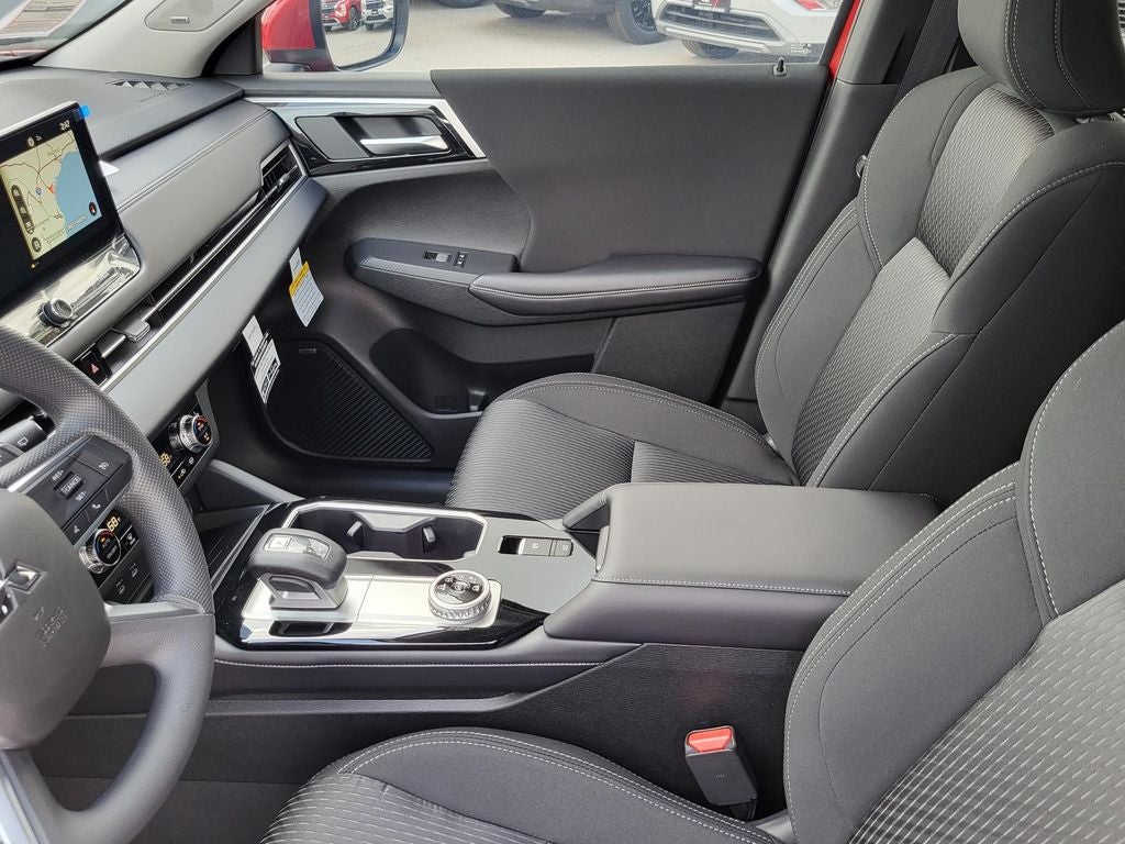 2026 Mitsubishi Outlander ES