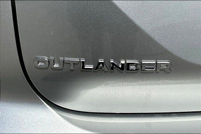 2026 Mitsubishi Outlander ES