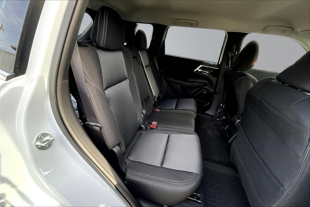 2026 Mitsubishi Outlander ES