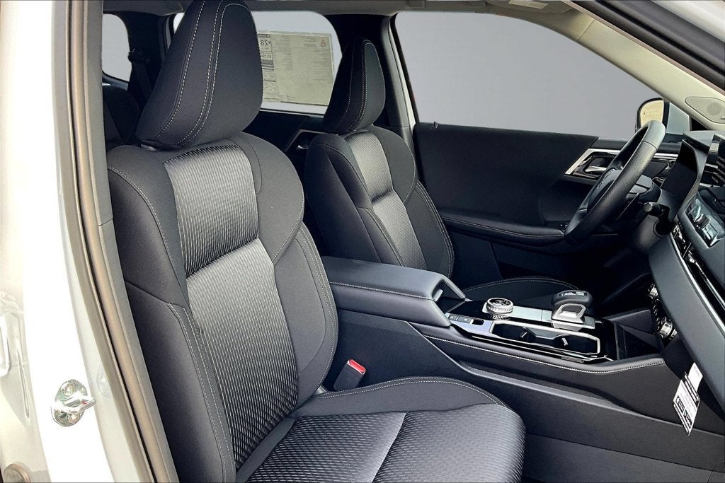 2026 Mitsubishi Outlander ES