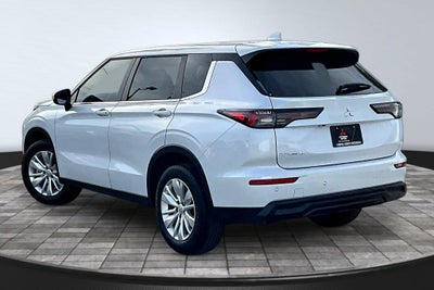 2026 Mitsubishi Outlander ES