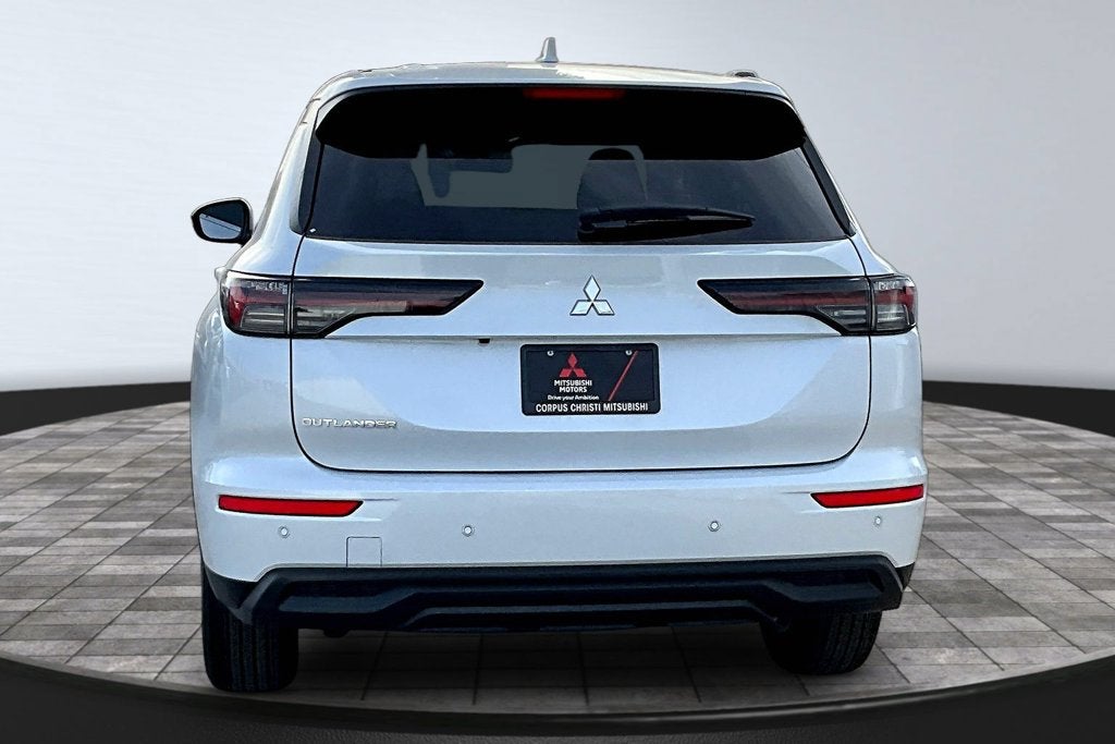 2026 Mitsubishi Outlander ES