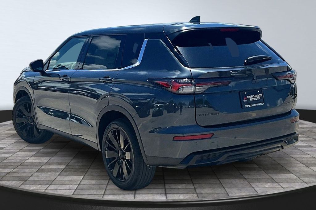 2026 Mitsubishi Outlander LE