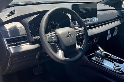 2026 Mitsubishi Outlander LE
