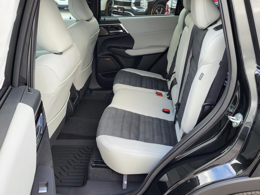 2026 Mitsubishi Outlander SE