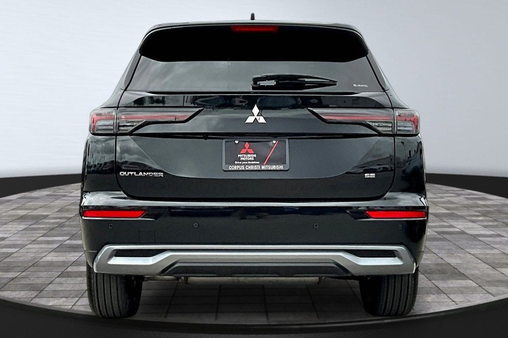 2026 Mitsubishi Outlander SE