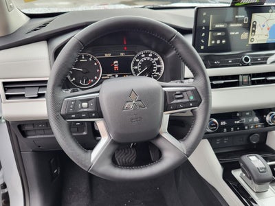 2026 Mitsubishi Outlander SE