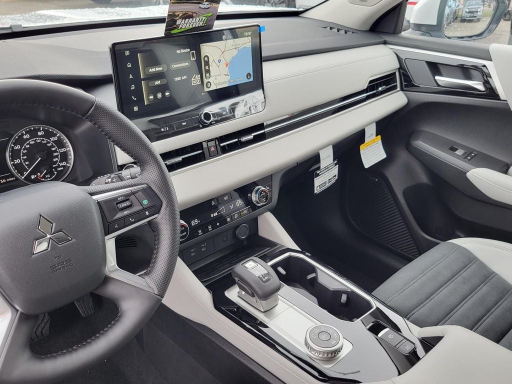 2026 Mitsubishi Outlander SE