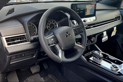 2026 Mitsubishi Outlander LE